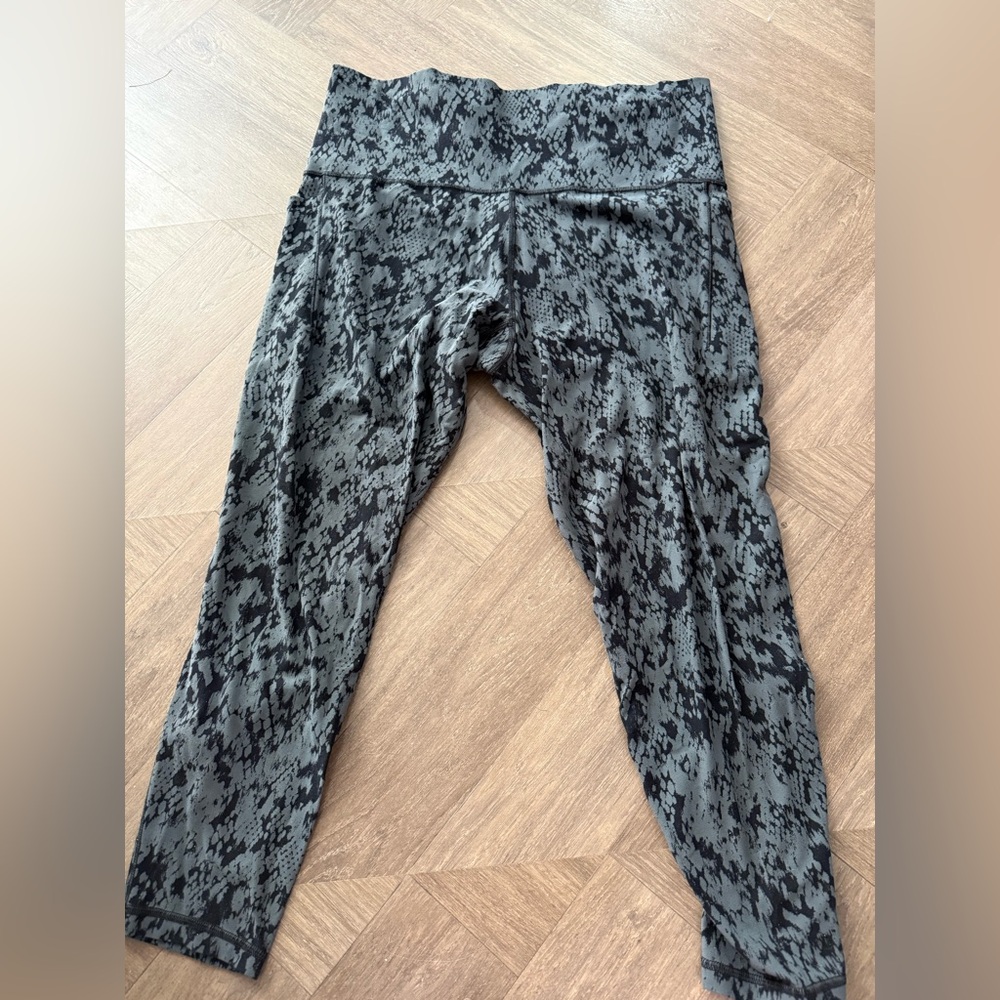 Athleta Snakeskin Black and Gray Patterned Leggings - Picture 3 of 4